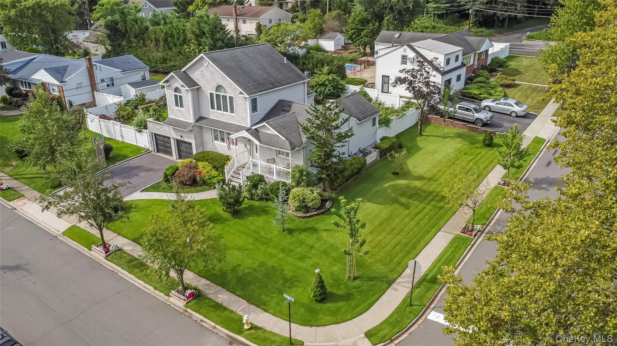 2 Hamilton Street Farmingdale, NY 11735 - Photo 3 of 37