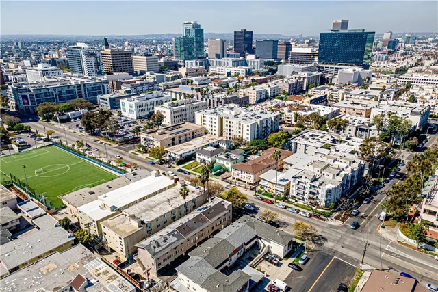 $1,699,000 | 423 South Commonwealth Avenue, Los Angeles, CA 90020