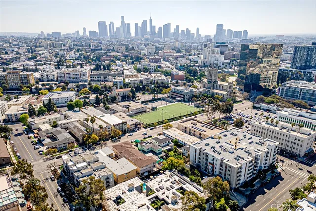 $1,699,000 | 423 South Commonwealth Avenue, Los Angeles, CA 90020