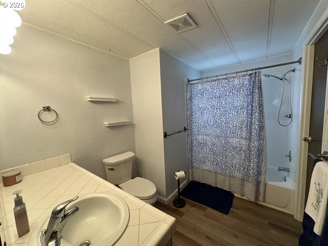 3760 Highway 101, Unit 18 Florence, OR 97439 - Photo 13 of 29 Bathroom