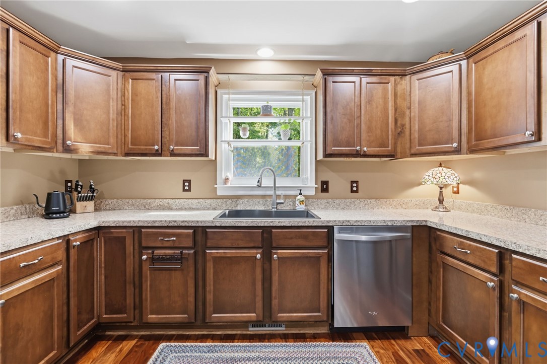 9006 Shawonodasee Road Chesterfield, VA 23832 - Photo 9 of 34