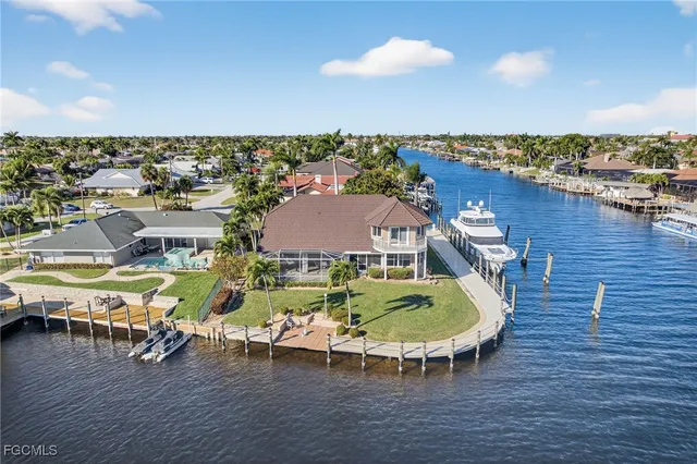 $1,149,000 | 2055 Southeast 28th Terrace, Cape Coral, FL 33904