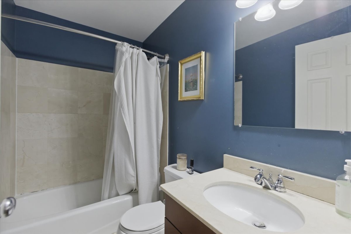 3142 West George Street, Unit C2 Chicago, IL 60618 - Photo 10 of 11
