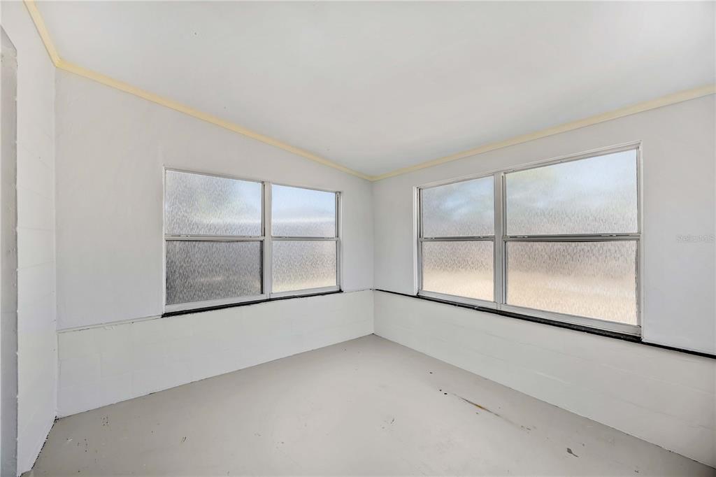 6319 Lafayette Road Bradenton, FL 34207 - Photo 24 of 30 an empty room with window