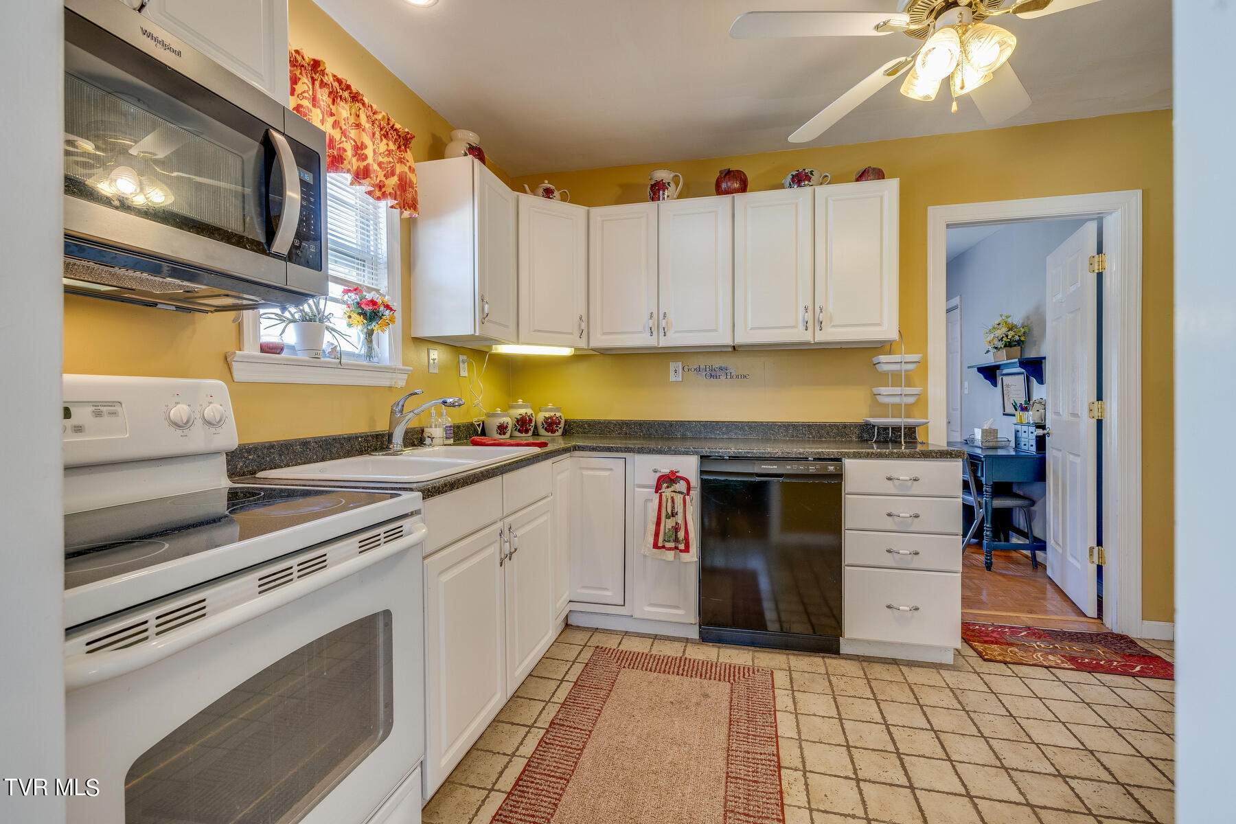 1011 Georgia Avenue Bristol, TN 37620 - Photo 12 of 35 012