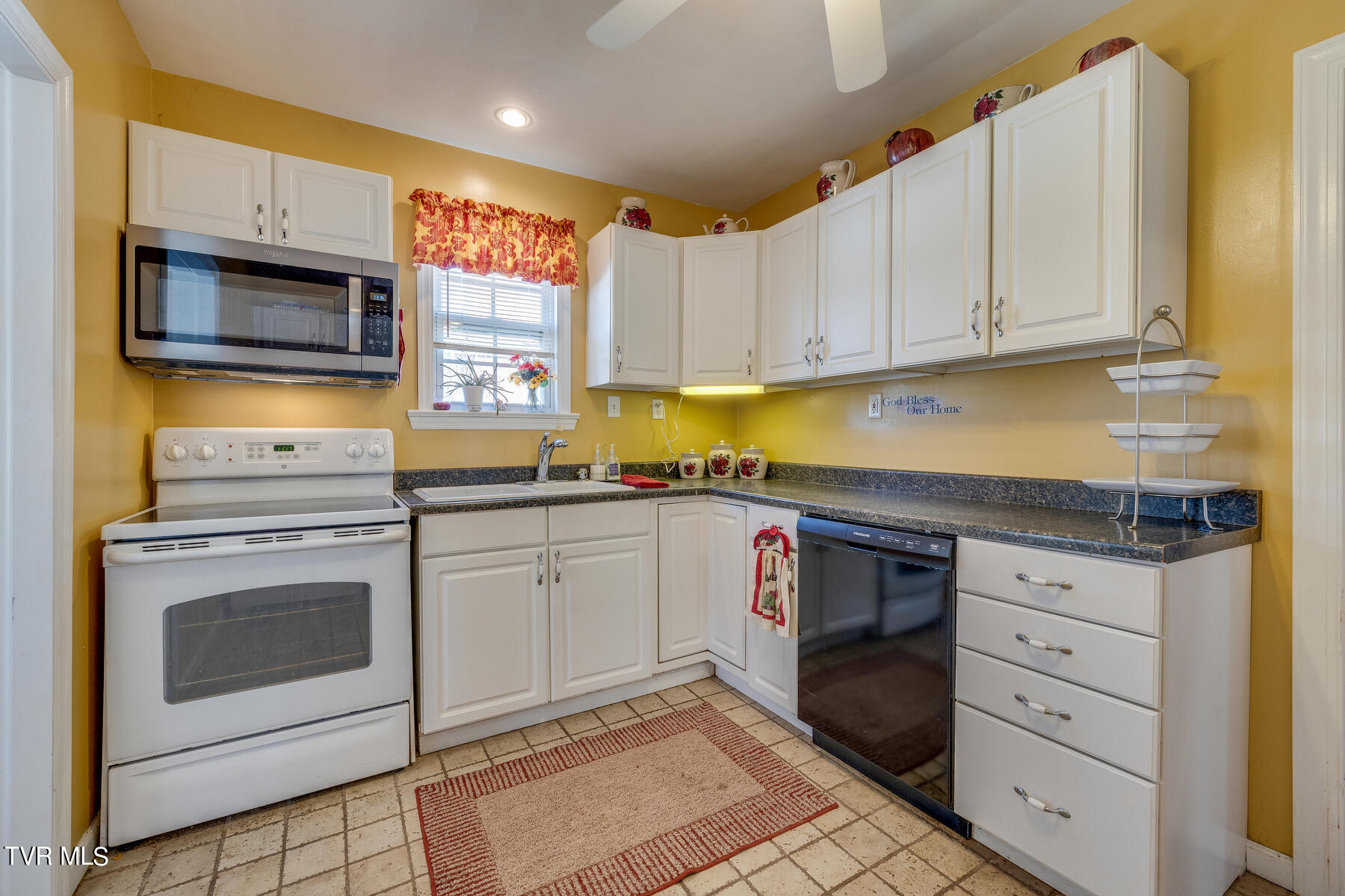1011 Georgia Avenue Bristol, TN 37620 - Photo 13 of 35 013