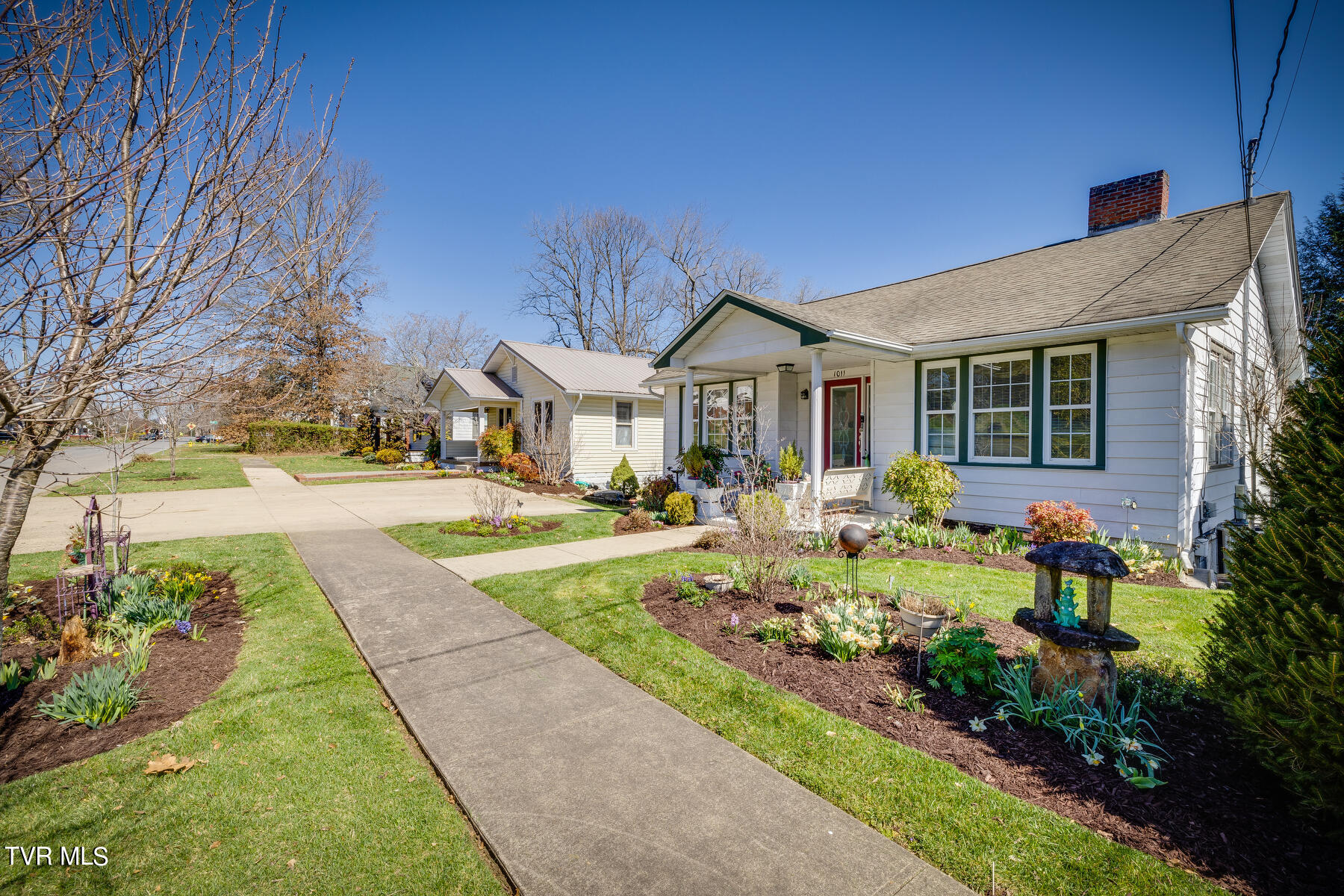 1011 Georgia Avenue Bristol, TN 37620 - Photo 2 of 35 002