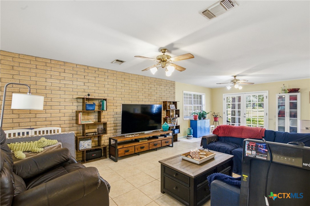 234 Maguey Road Victoria, TX 77905 - Photo 5 of 48