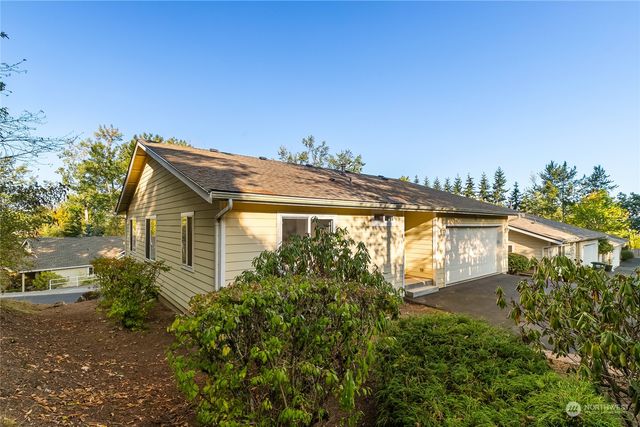 a view of a house with a backyard