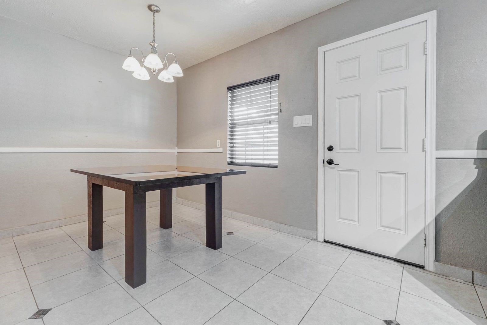 617 Burke Road Pasadena, TX 77506 - Photo 13 of 20 Dining Area