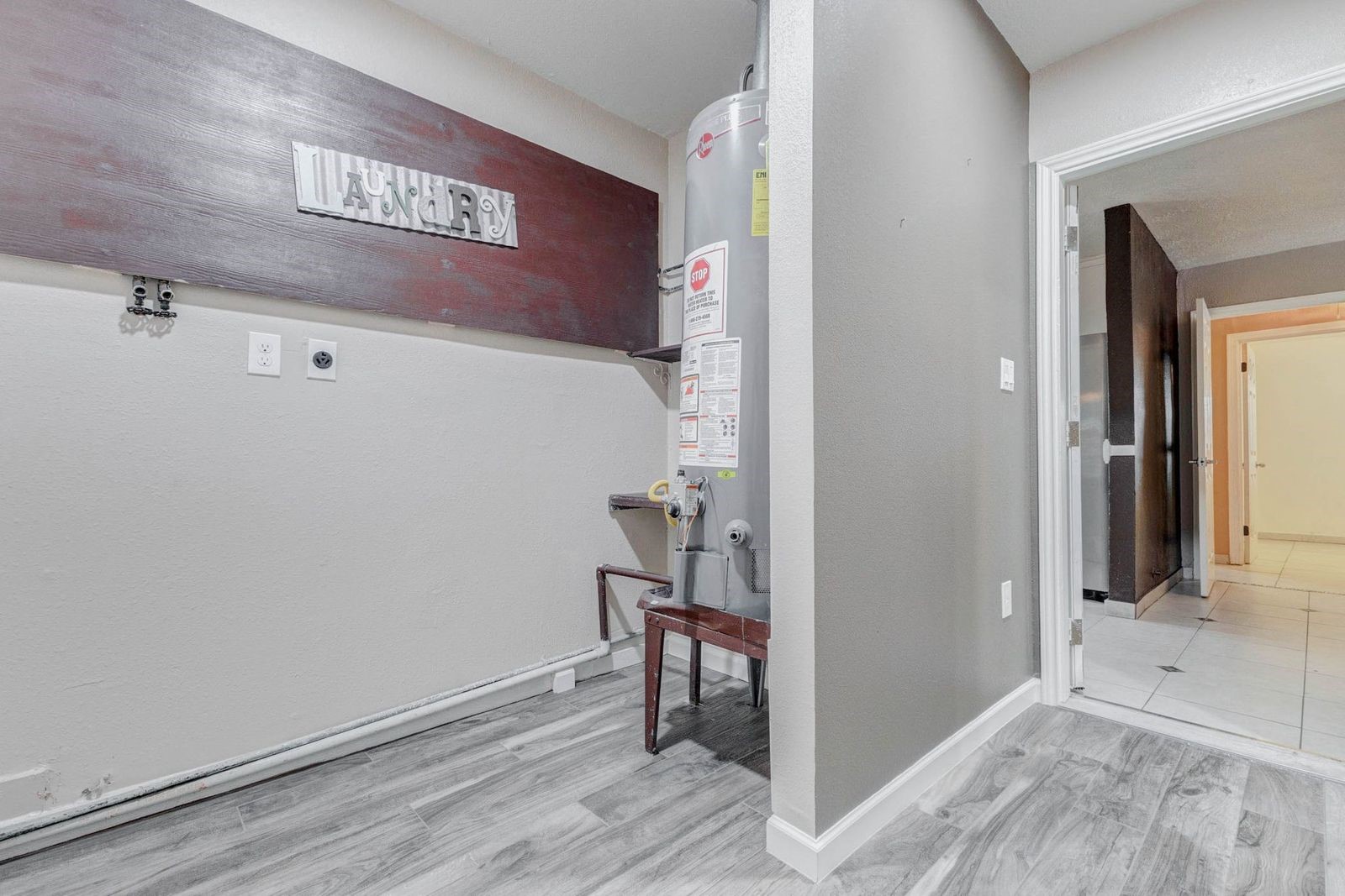 617 Burke Road Pasadena, TX 77506 - Photo 17 of 20 Utility Room