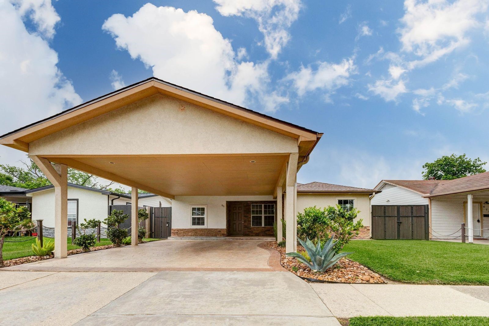 617 Burke Road Pasadena, TX 77506 - Photo 2 of 20 Front Porch