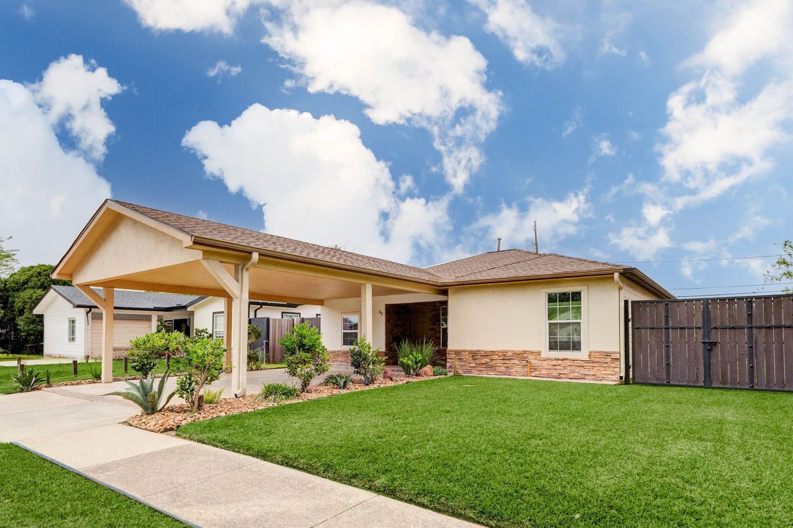 617 Burke Road Pasadena, TX 77506 - Photo 3 of 20 Side Porch