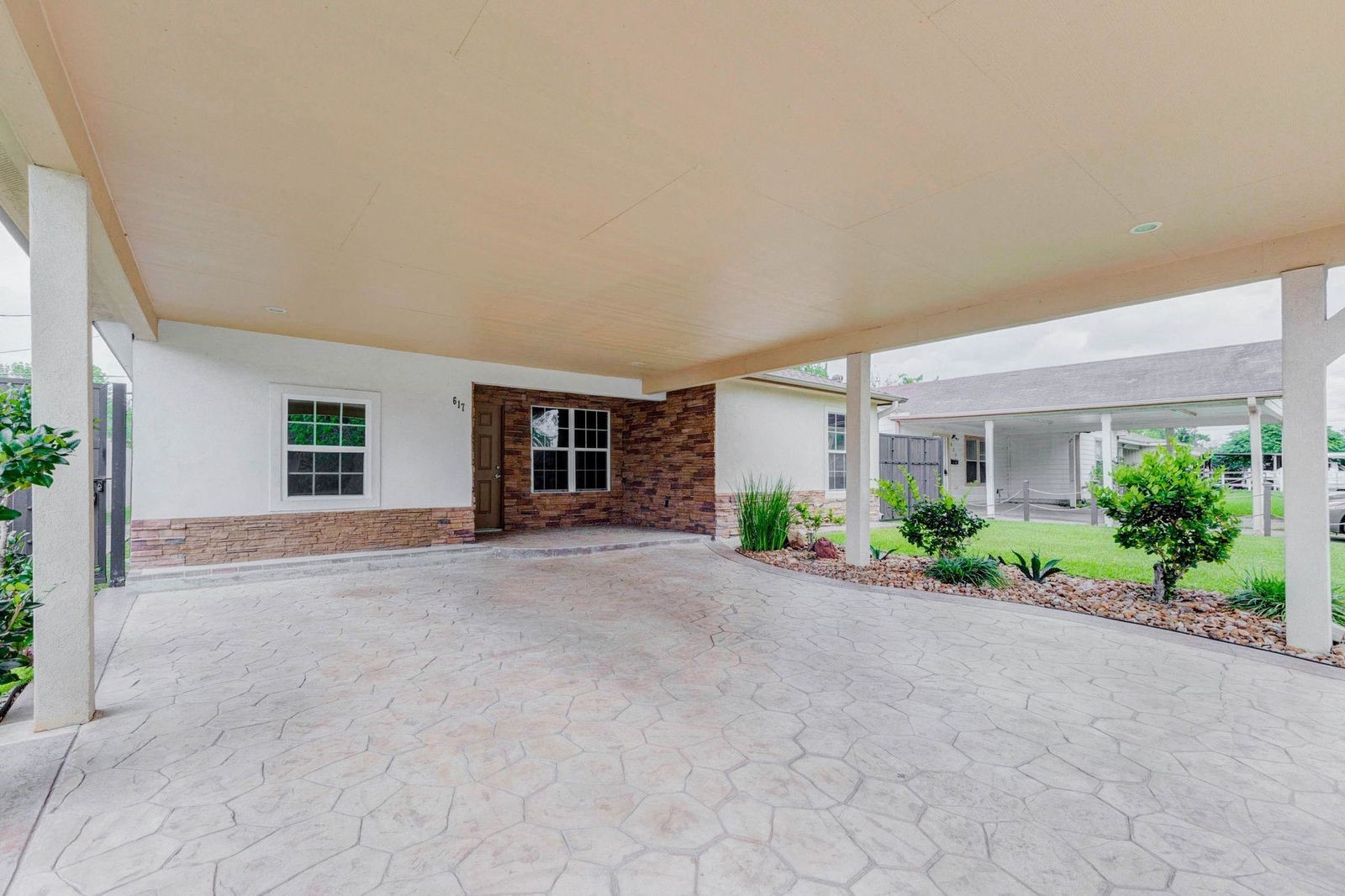 617 Burke Road Pasadena, TX 77506 - Photo 4 of 20 Car Port