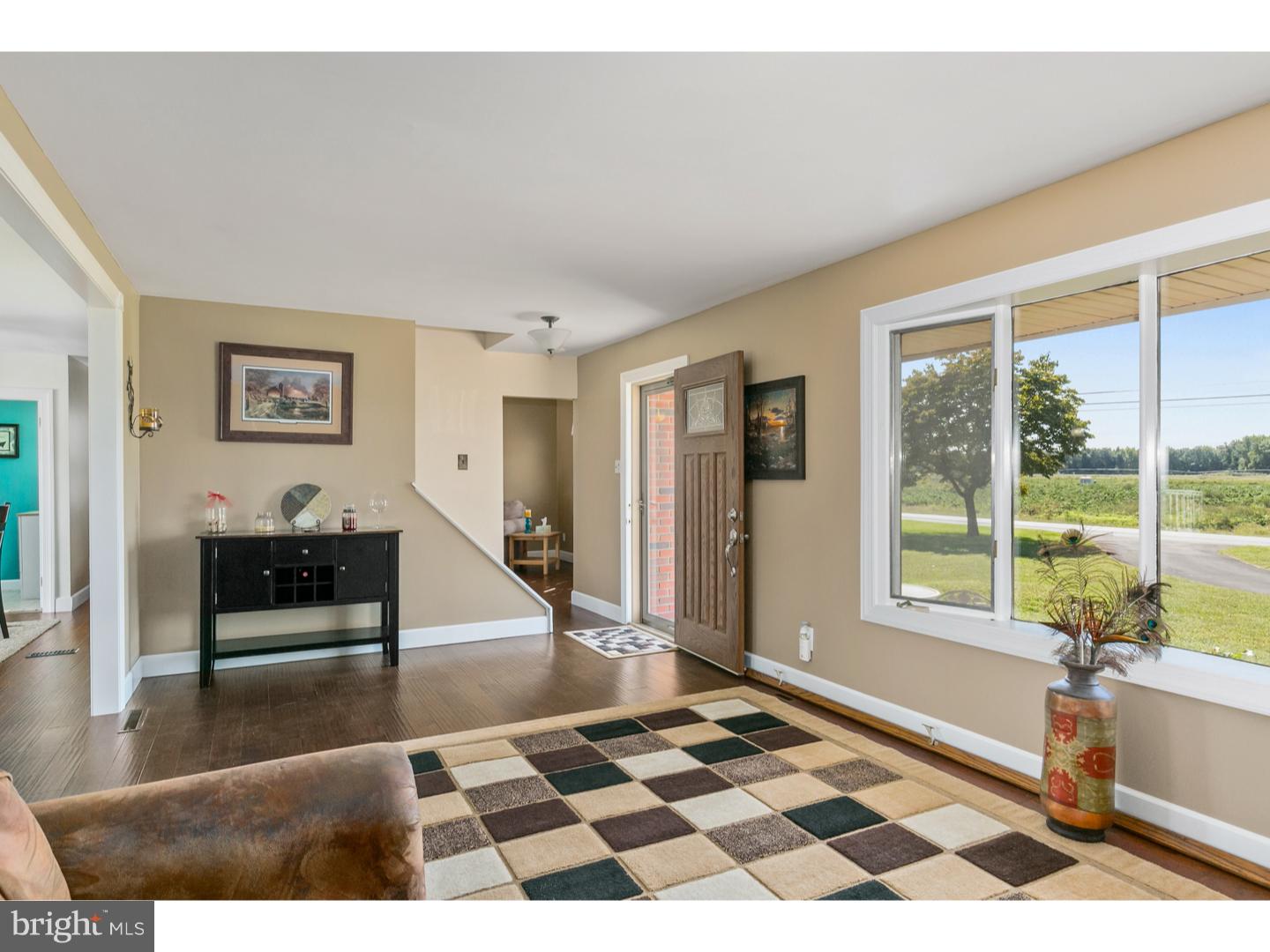 295 Perkintown Road Pedricktown, NJ 08067 - Photo 4 of 25 Living Room