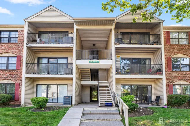 $387,000 | 255 Hampshire Court, Piscataway, NJ 08854