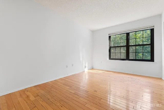 $387,000 | 255 Hampshire Court, Piscataway, NJ 08854