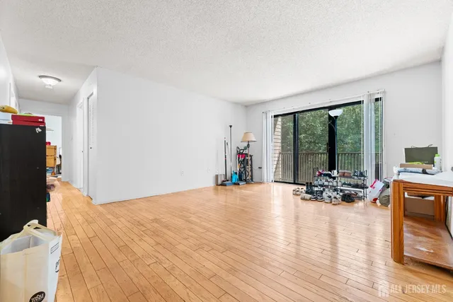 $387,000 | 255 Hampshire Court, Piscataway, NJ 08854