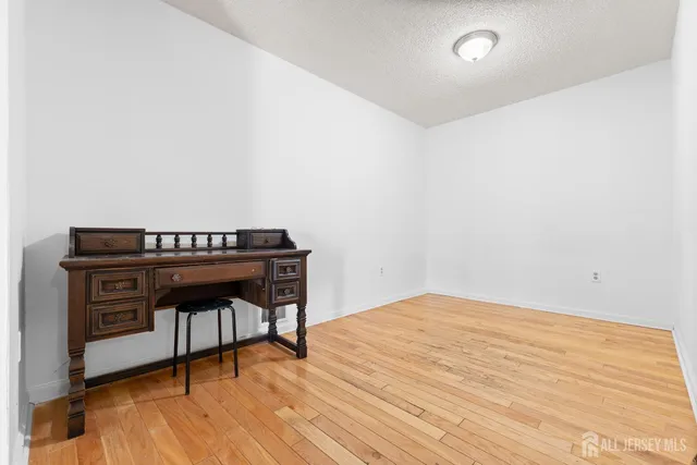 $387,000 | 255 Hampshire Court, Piscataway, NJ 08854