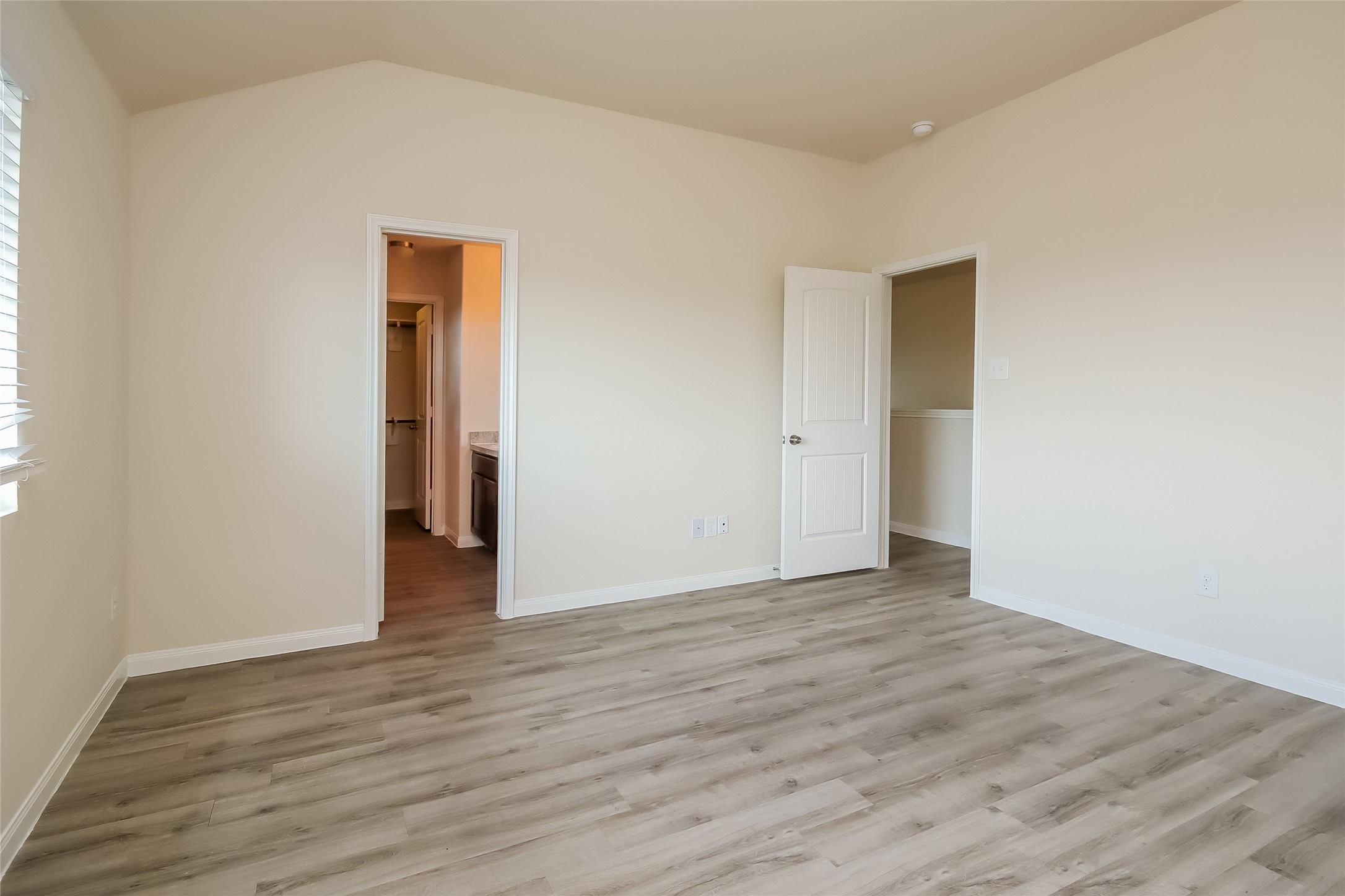4235 Silver Ranch Road Houston, TX 77014 - Photo 10 of 15 Photos may be representative of the floor plan and not the exact home. Finishes, layout, and features of the actual property for lease may vary.