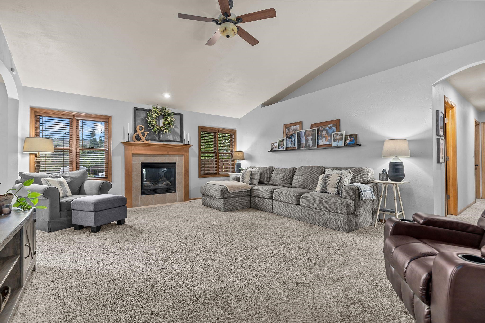 W5546 Mutzy Way Appleton, WI 54915 - Photo 5 of 66