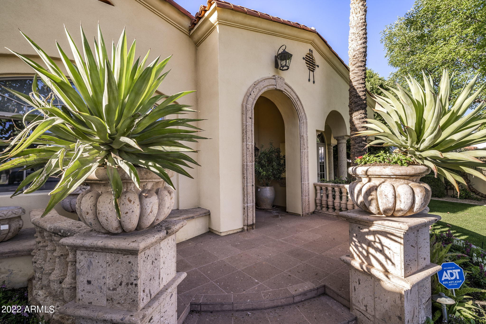 1402 East Colt Road Tempe, AZ 85284 - Photo 5 of 53 3-web-or-mls-DSC06007