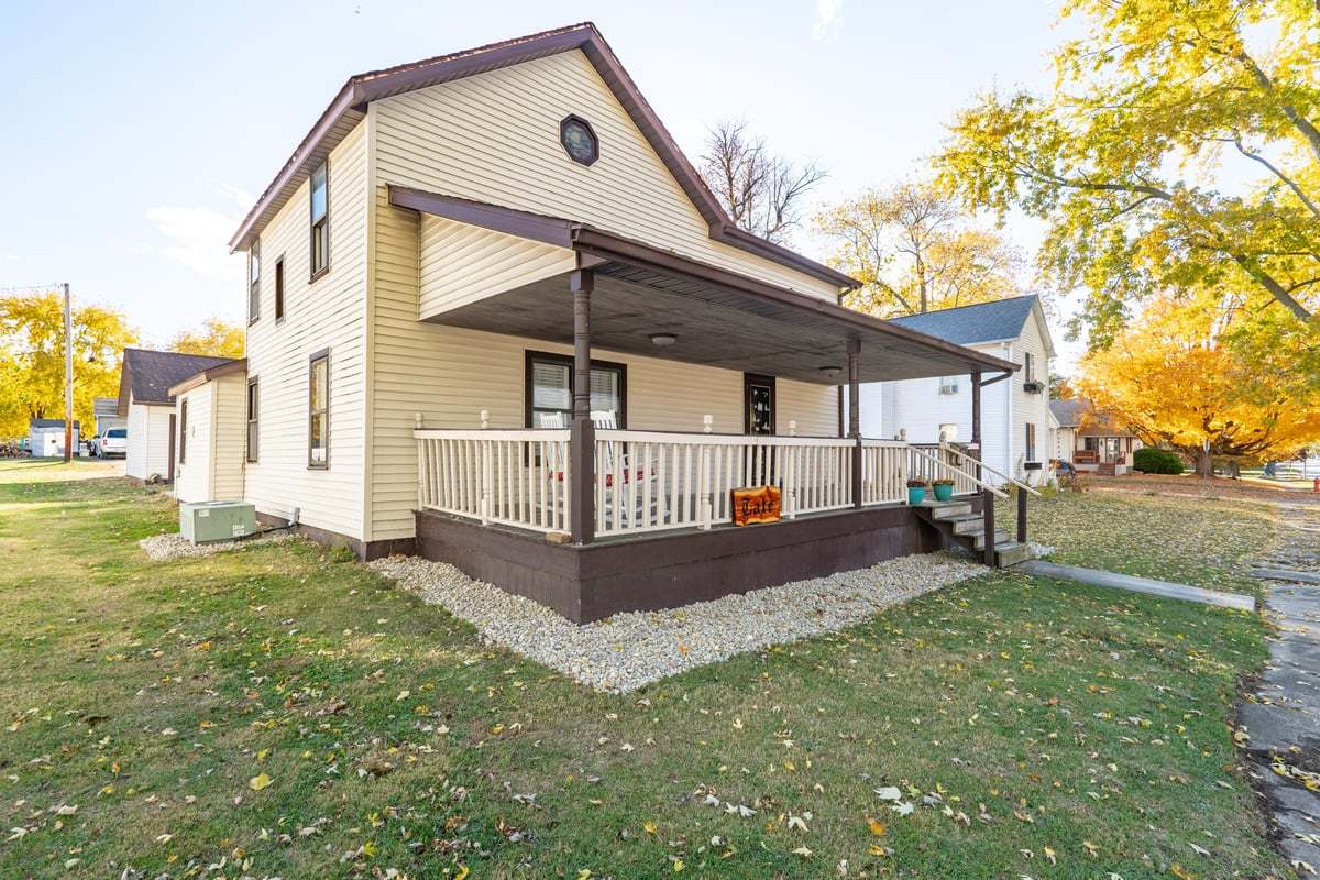 1206 East Main Street Clinton, IL 61727 - Photo 3 of 28 a view of a house with a yard
