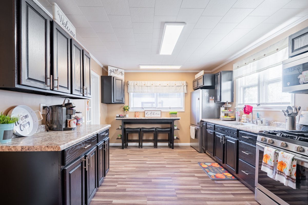 1206 East Main Street Clinton, IL 61727 - Photo 9 of 28 a kitchen with lots of counter top space and wooden floor