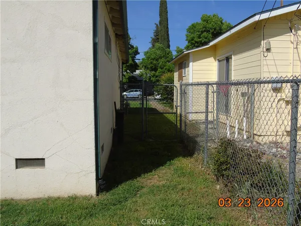 a view of backyard