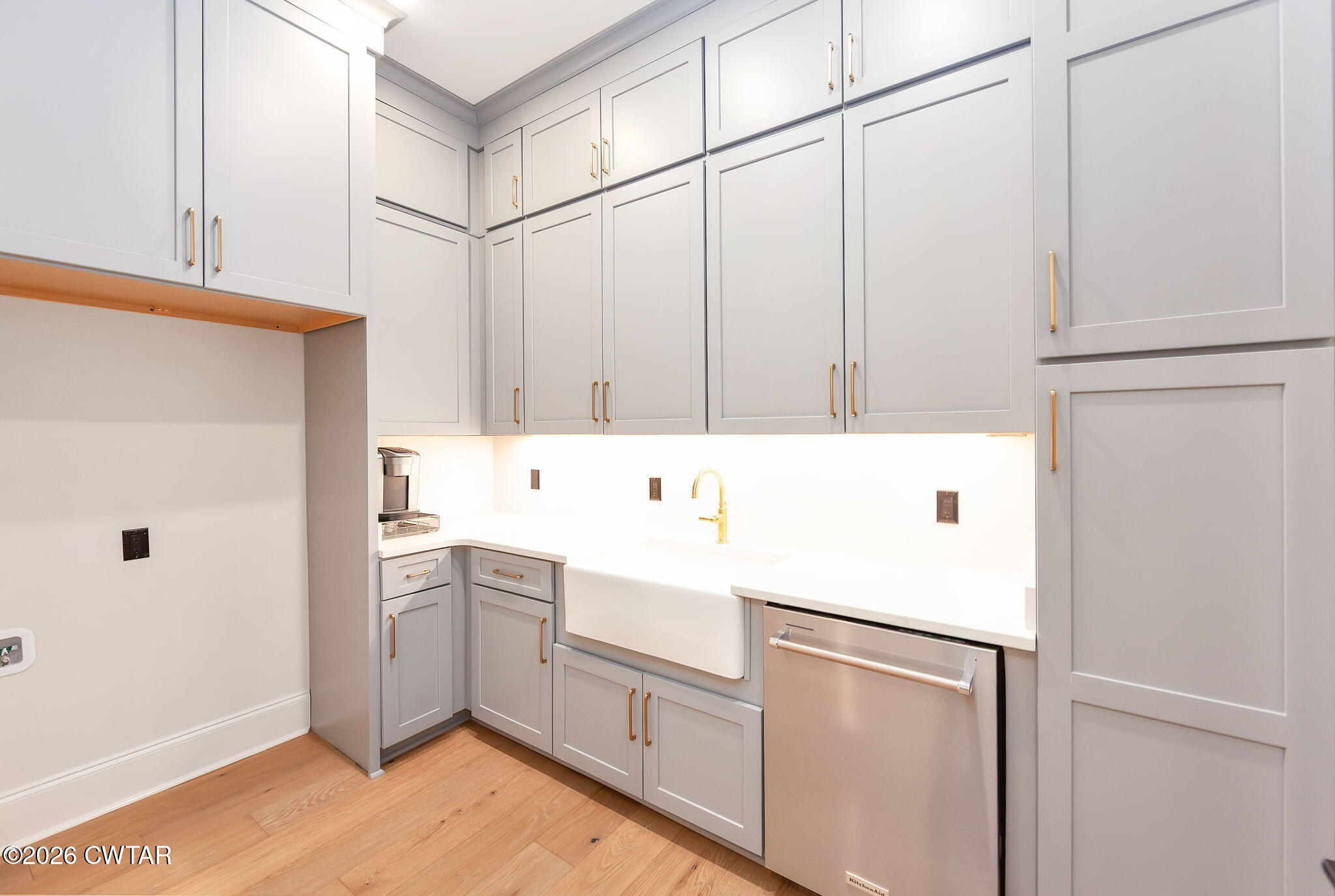 115 Buckingham Cove Jackson, TN 38305 - Photo 18 of 58 a kitchen with white cabinets and white appliances