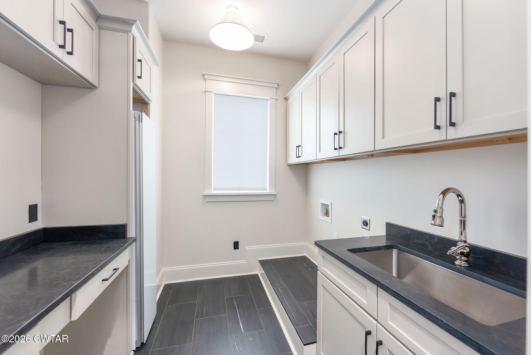 115 Buckingham Cove Jackson, TN 38305 - Photo 30 of 58 a kitchen with stainless steel appliances granite countertop a sink and a white cabinets