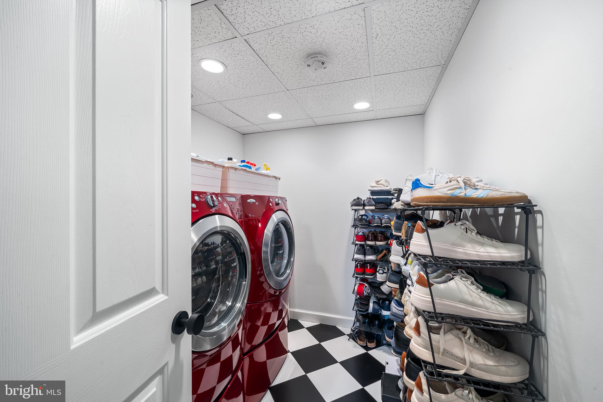243 Ripka Street Philadelphia, PA 19127 - Photo 24 of 31 a utility room with dryer and washer