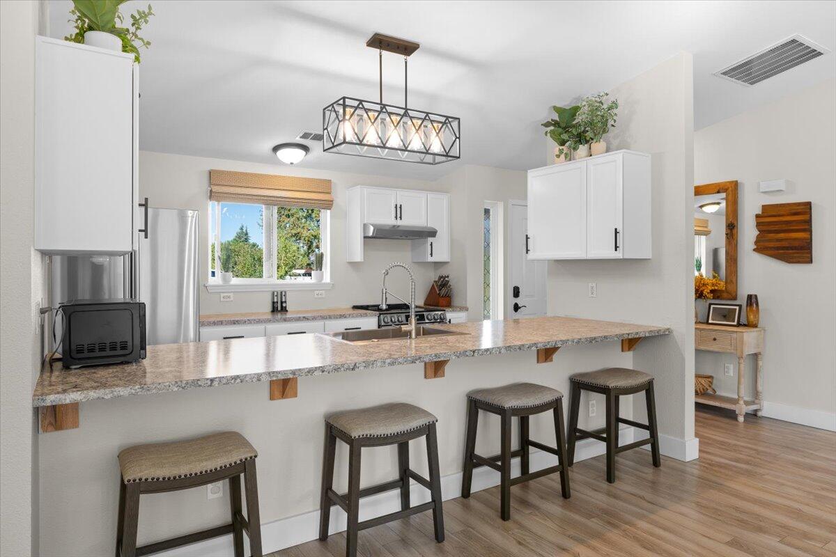 1409 Twin Rocks Drive Central Point, OR 97502 - Photo 5 of 24 5