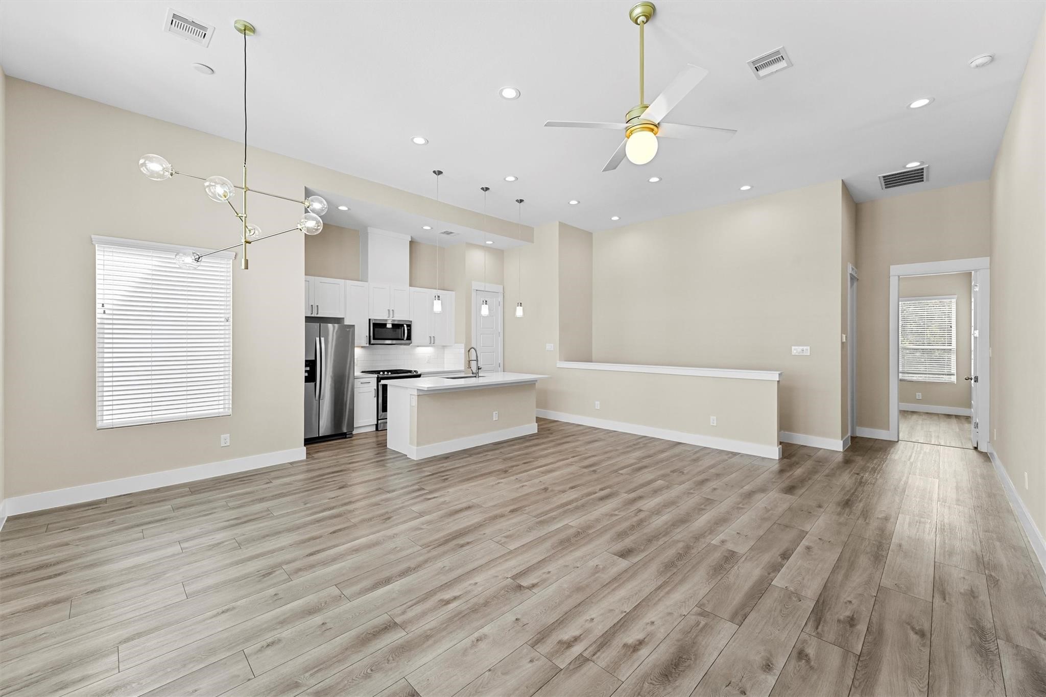 814 Thornton Road, Unit K Houston, TX 77018 - Photo 3 of 12 Gallery Image 3