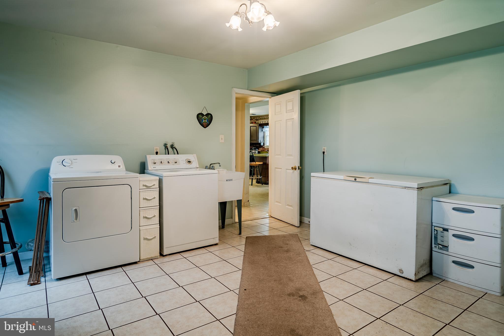 332 Beasley Neck Road Salem, NJ 08079 - Photo 16 of 35 Enormous Laundry/Mud Room just off the KT