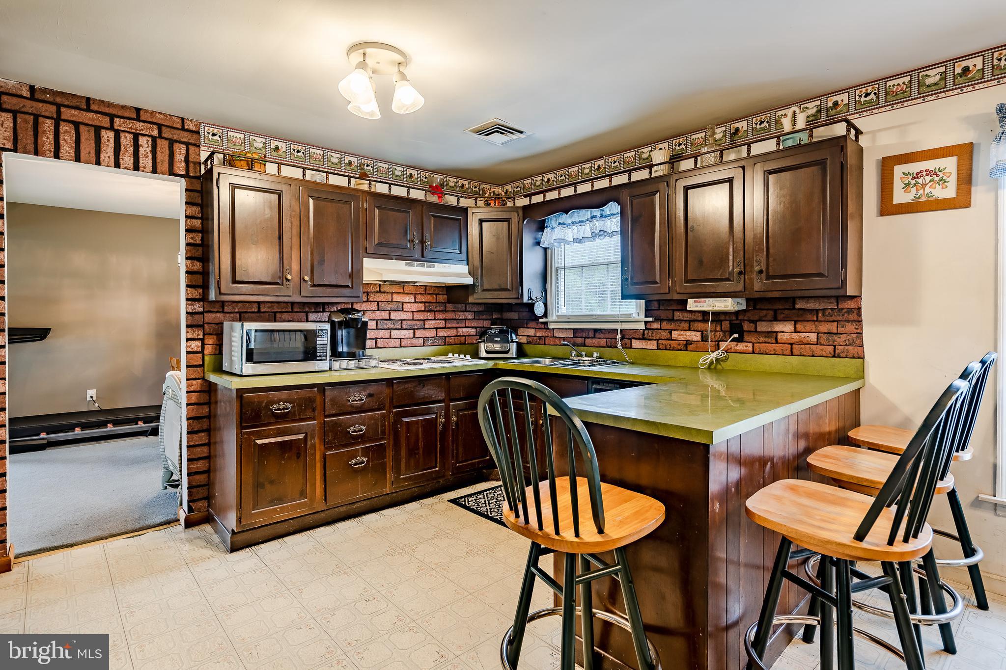 332 Beasley Neck Road Salem, NJ 08079 - Photo 10 of 35 Open Kitchen w/counter seating