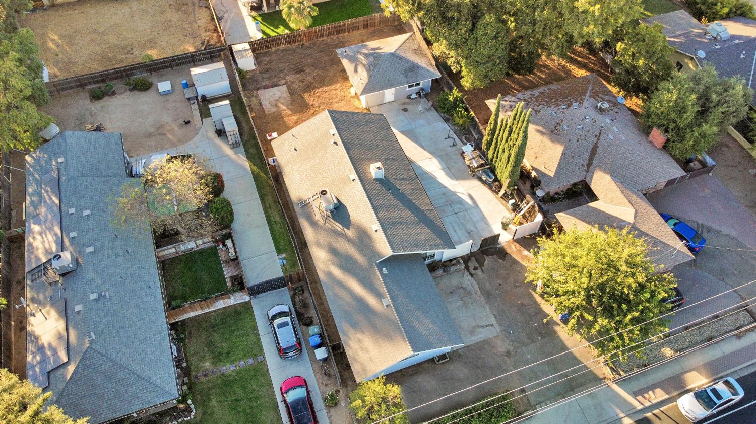 784 Sunnyside Avenue Clovis, CA 93611 - Photo 27 of 28 an aerial view of a residential apartment building with a yard