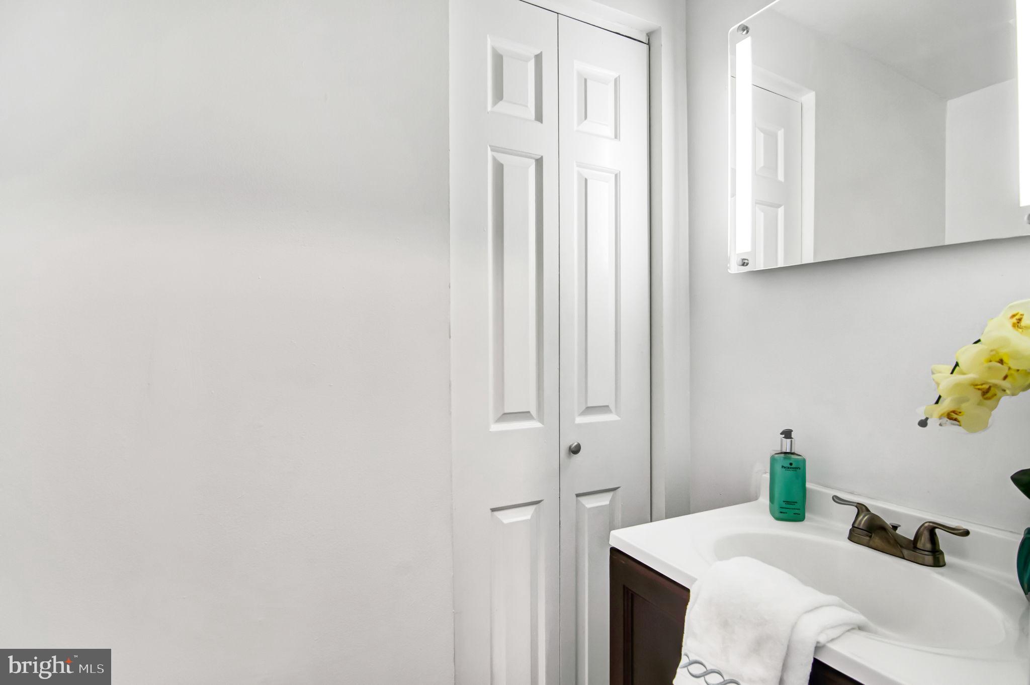 18070 Olde Port Lane Triangle, VA 22172 - Photo 4 of 45