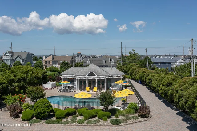 $8,500,000 | 366 Highway 35, Mantoloking, NJ 08738