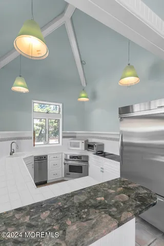 $8,500,000 | 366 Highway 35, Mantoloking, NJ 08738