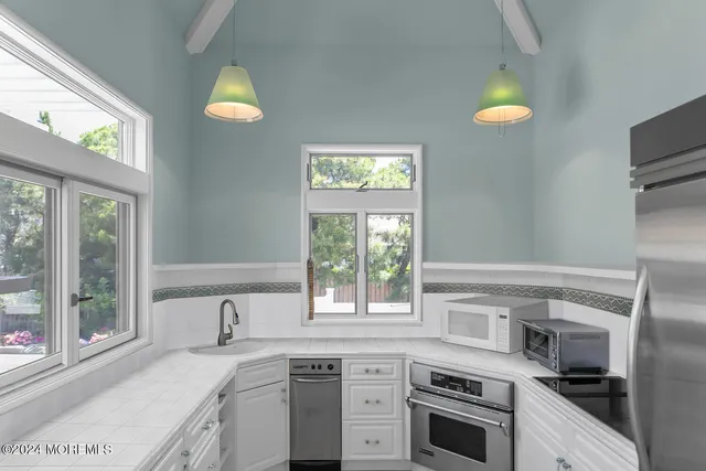 $8,500,000 | 366 Highway 35, Mantoloking, NJ 08738