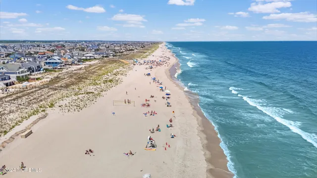 $8,500,000 | 366 Highway 35, Mantoloking, NJ 08738