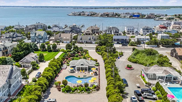 $8,500,000 | 366 Highway 35, Mantoloking, NJ 08738