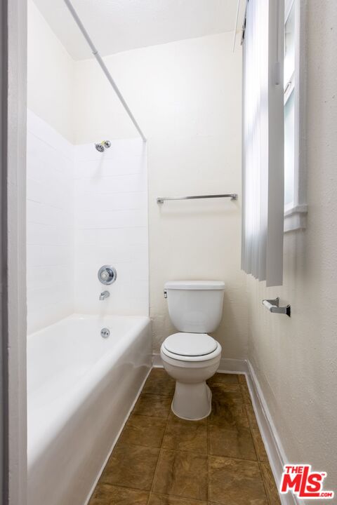 729 South Union Avenue, Unit 207 Los Angeles, CA 90017 - Photo 8 of 19 a bathroom with a toilet and a shower