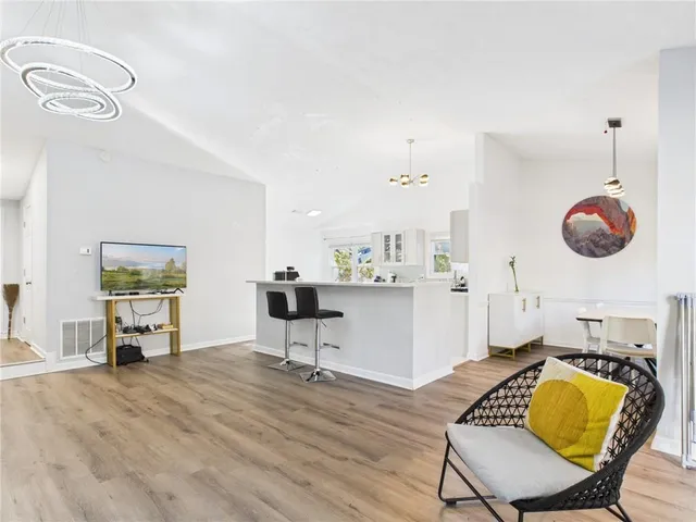 $2,600 | 4060 Brooks Bridge Crossing, Johns Creek, GA 30022