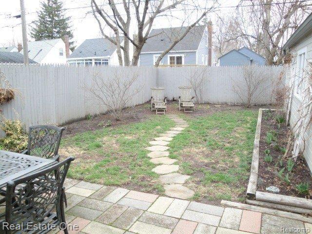 2220 Columbia Road Berkley, MI 48072 - Photo 23 of 23 Nicely landscaped fenced yard