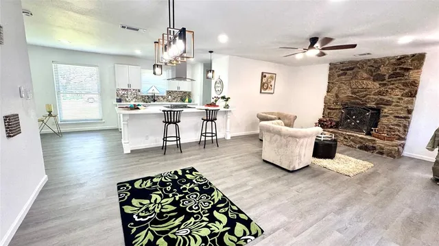 $2,100 | 809 Milky Way, Garland, TX 75040