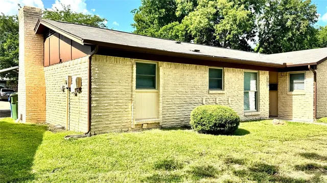 $2,100 | 809 Milky Way, Garland, TX 75040