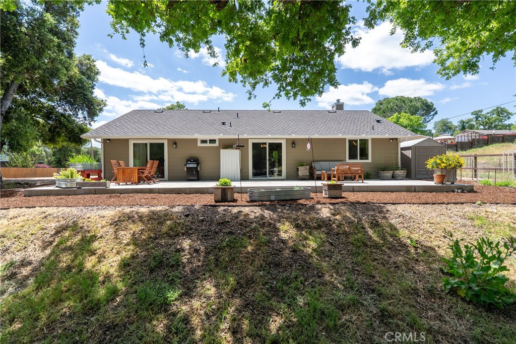 10825 Colorado Road Atascadero, CA 93422 - Photo 25 of 35 a front view of a house with a yard