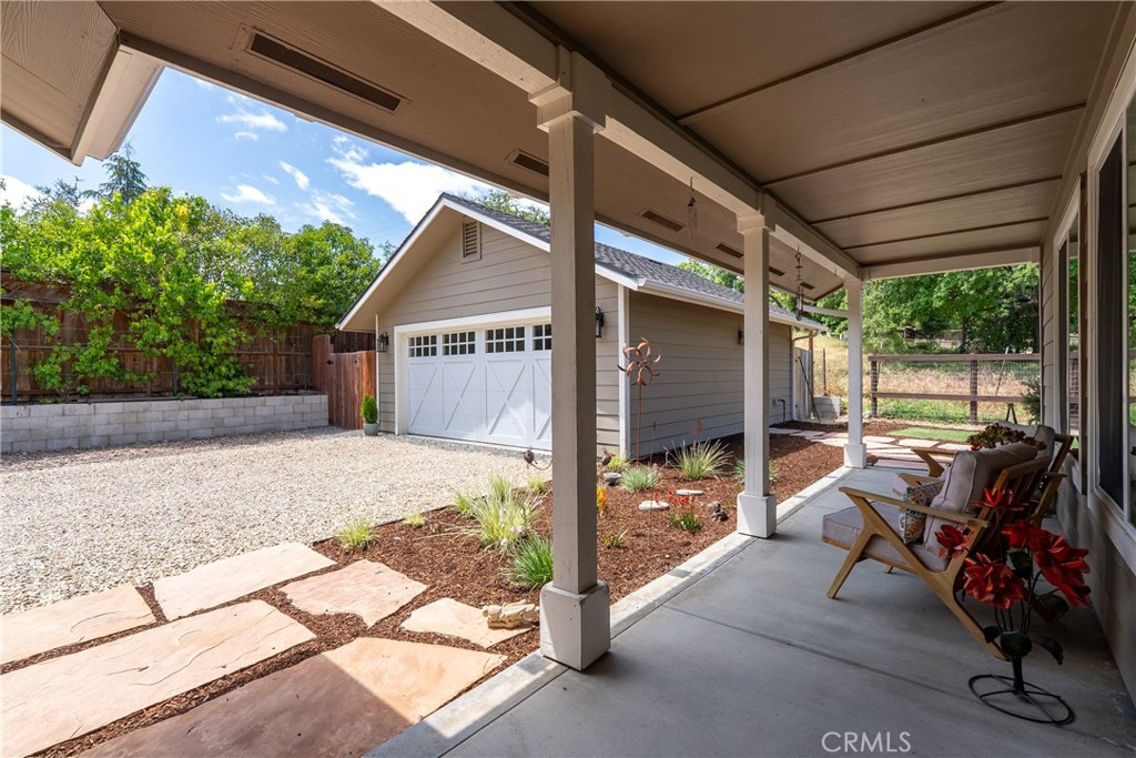 10825 Colorado Road Atascadero, CA 93422 - Photo 3 of 35 a view of living room with porch and furniture